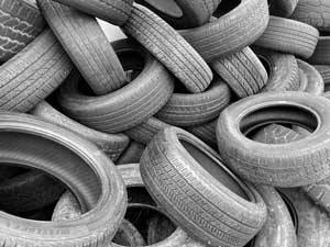 El impacto ambiental de los productos de caucho desechados: El caso de los neumáticos.